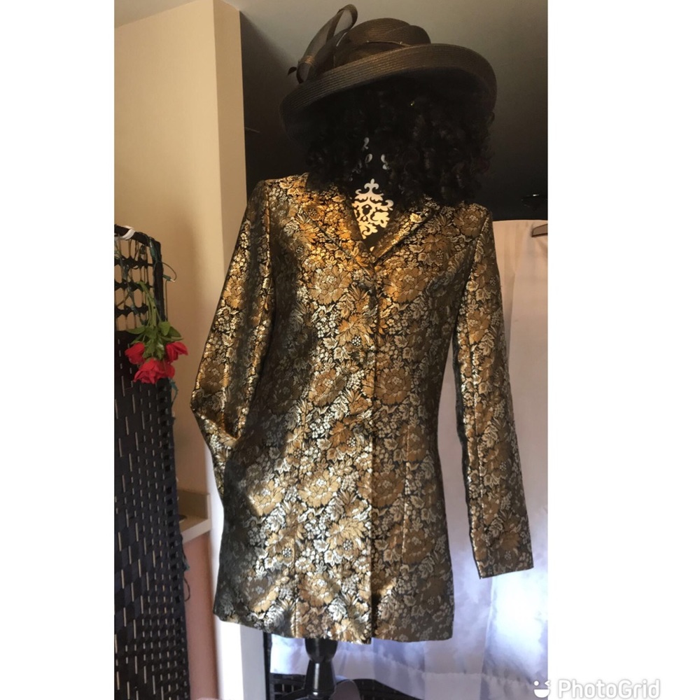 JACLYN SMITH 2 Peace blazer and skirt sit